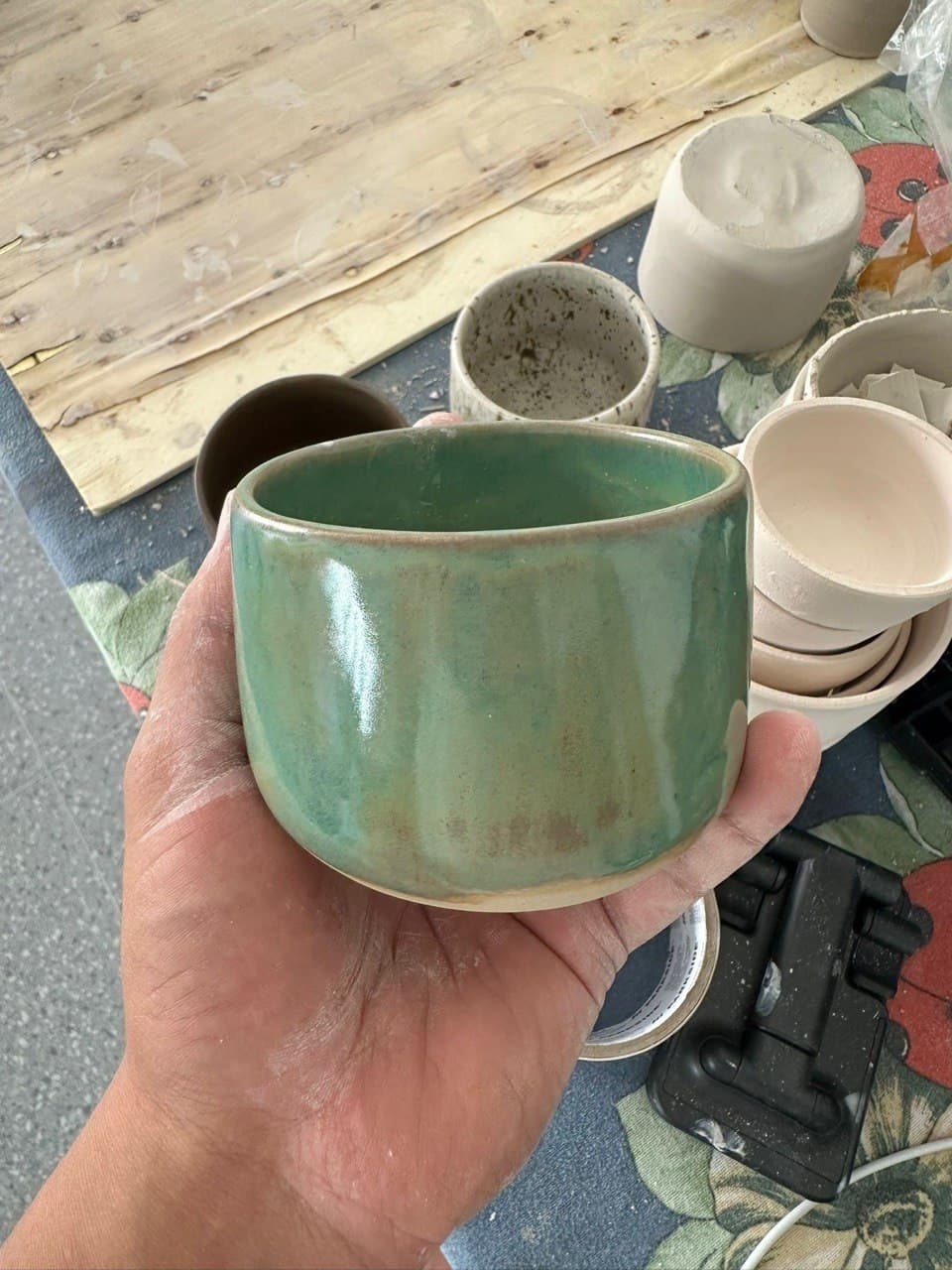Cană cu glazură celadon verde